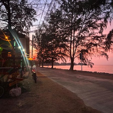 Neverland Beach Village Bungalows Koh Lanta Exterior photo