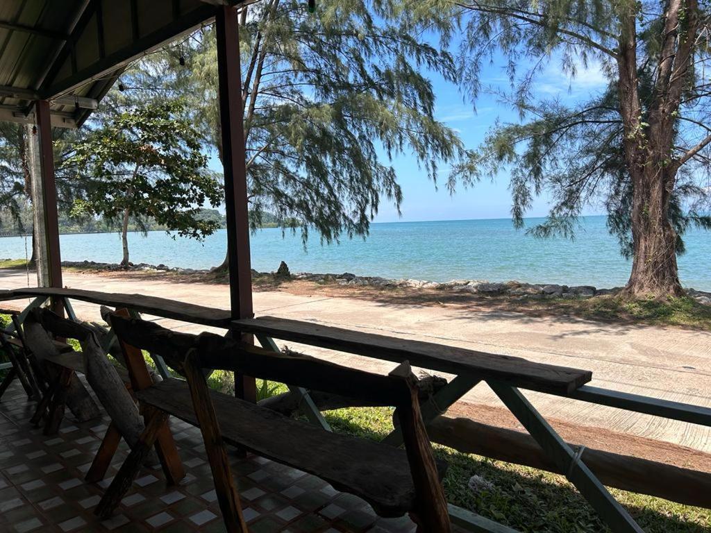 Neverland Beach Village Bungalows Koh Lanta Exterior photo