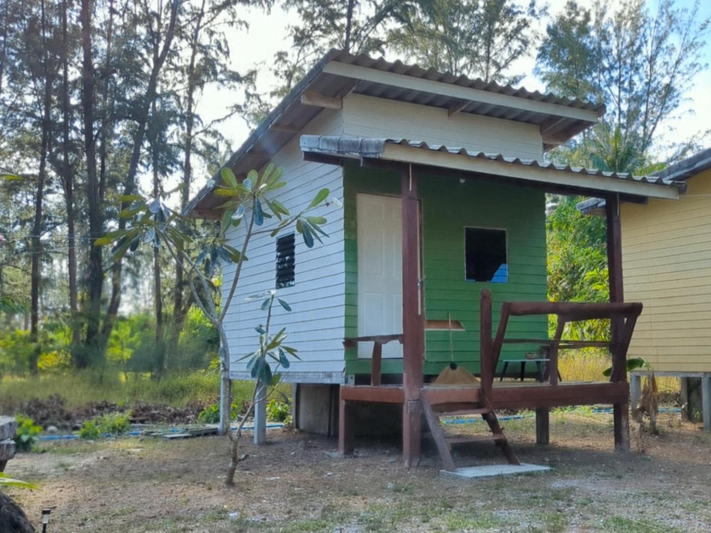 Neverland Beach Village Bungalows Koh Lanta Exterior photo