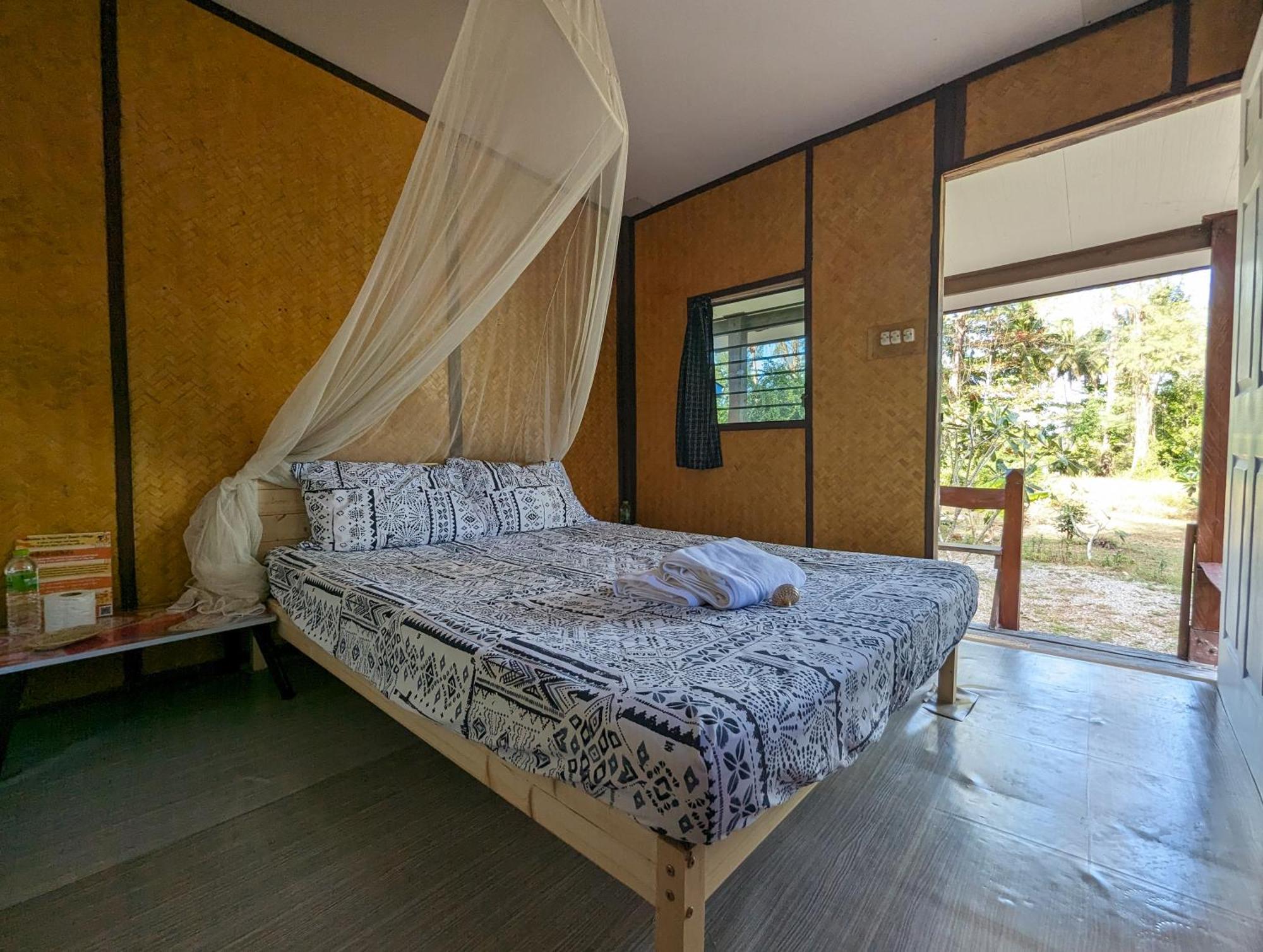 Neverland Beach Village Bungalows Koh Lanta Exterior photo