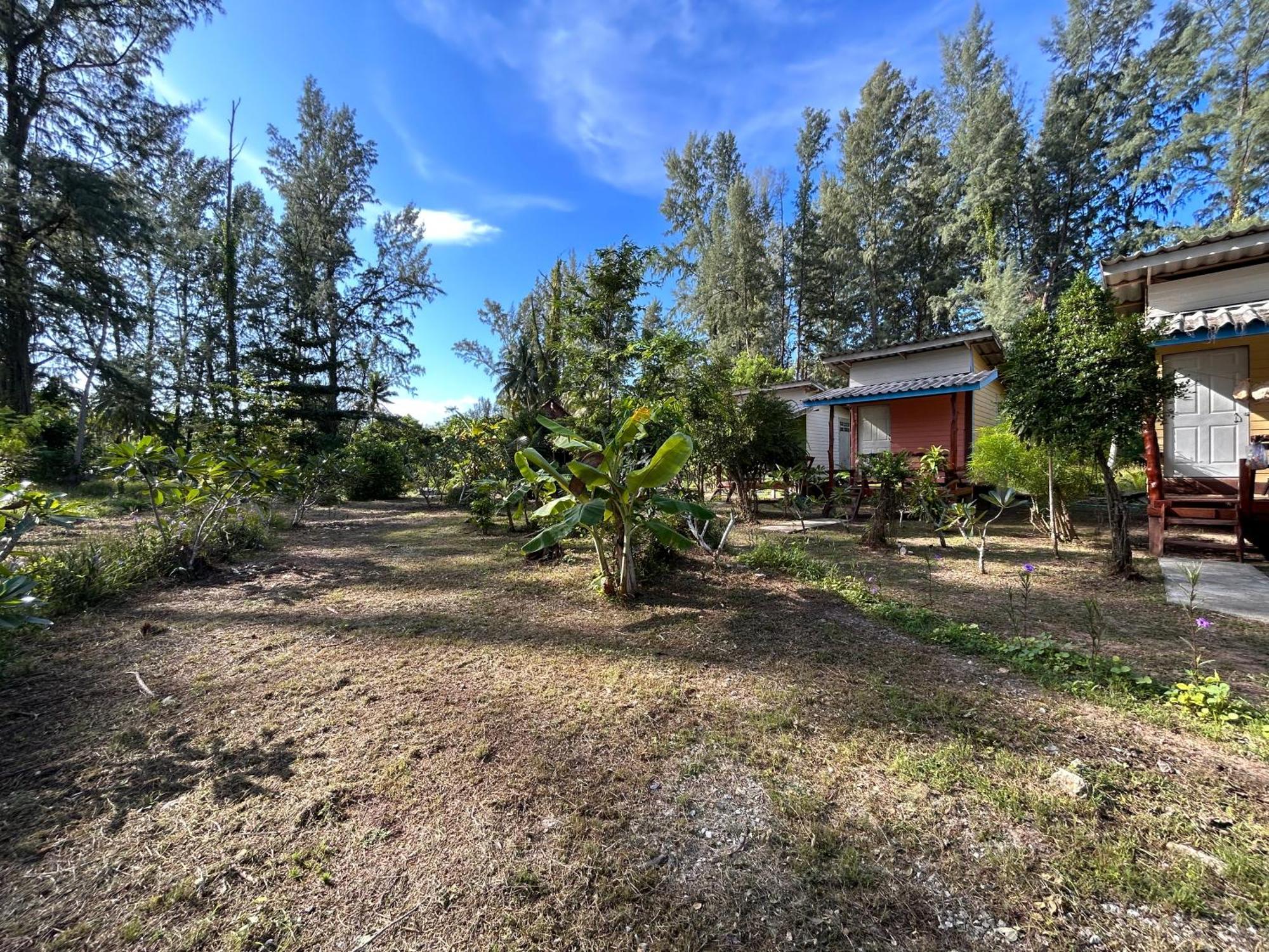 Neverland Beach Village Bungalows Koh Lanta Exterior photo