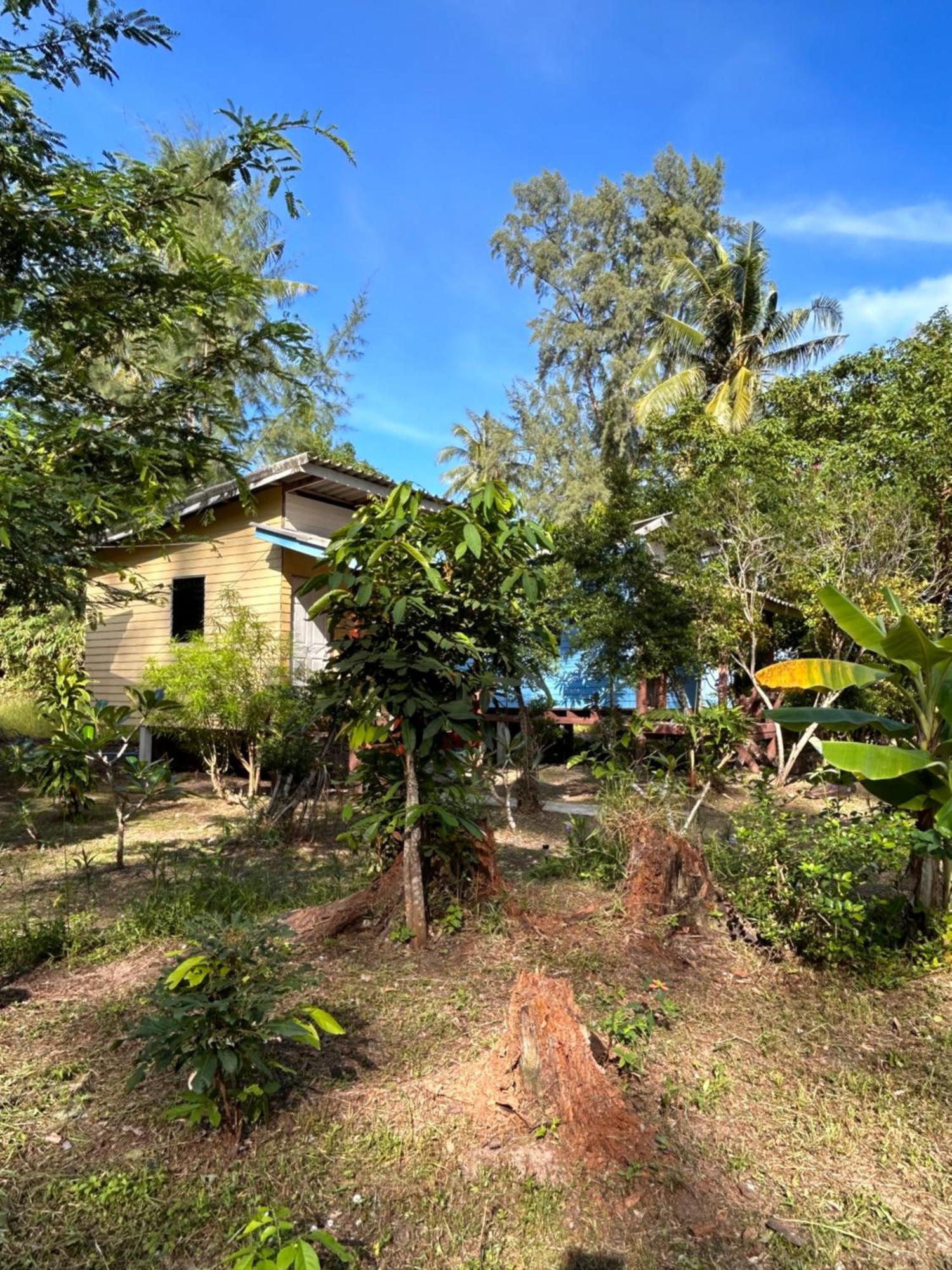 Neverland Beach Village Bungalows Koh Lanta Exterior photo