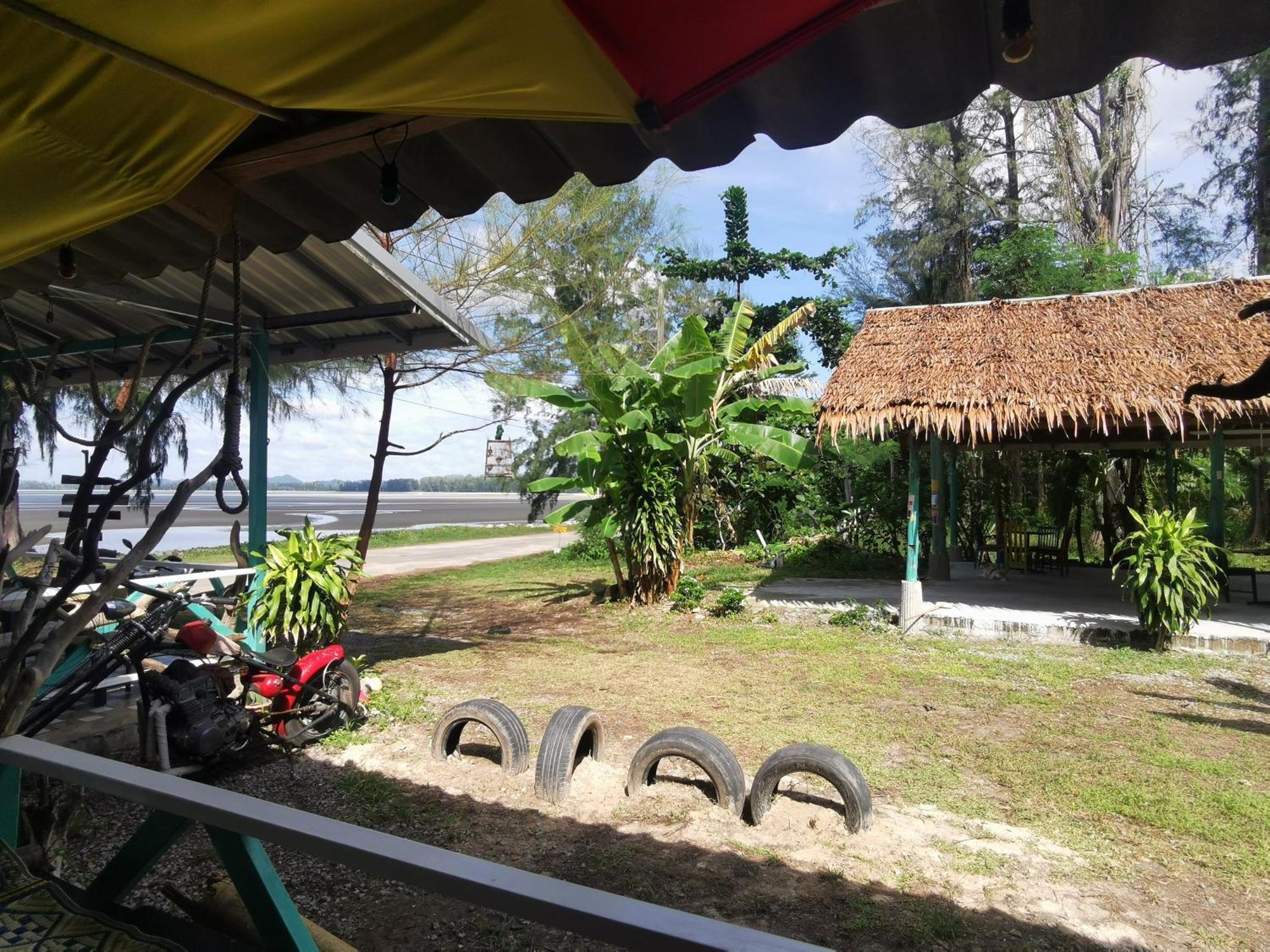 Neverland Beach Village Bungalows Koh Lanta Exterior photo