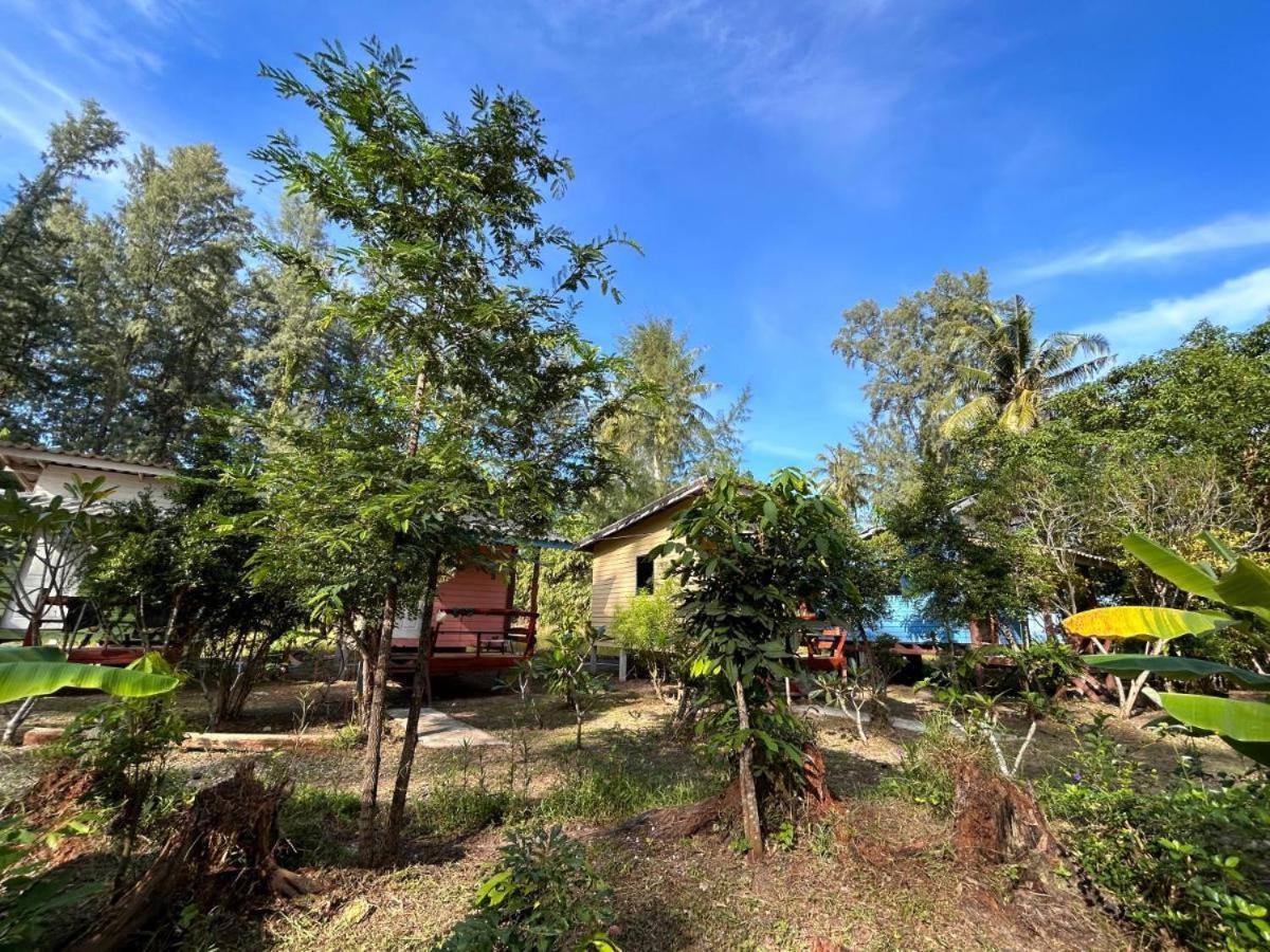 Neverland Beach Village Bungalows Koh Lanta Exterior photo